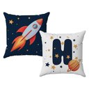 Ver imagem 1 de Kit 2 Capas Almofadas Astronauta Nome 45x45 Id Decor:letra H