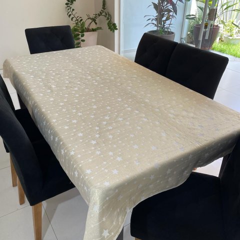 Toalha de Mesa Redonda em Jacquard Luxo Estrelas Branco e Dourado - 2,80m Sua Casa Decor