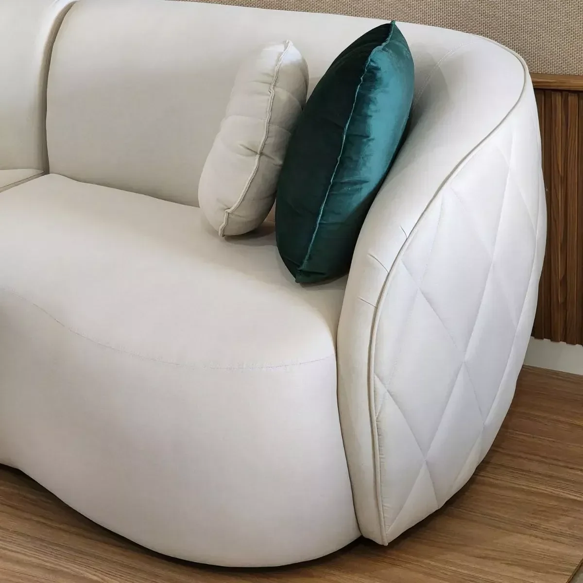 Ver imagem 6 de Sofá Curvo Estilo Orgânico Linho com 4 Almofadas Fino Acabamento Euphoria - Larbelle