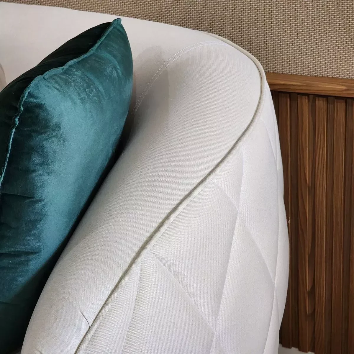 Ver imagem 2 de Sofá Curvo Estilo Orgânico Linho com 4 Almofadas Fino Acabamento Euphoria - Larbelle