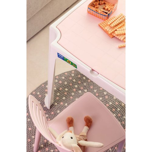 Conjunto Infantil de Mesa e Cadeira Tramontina Beni em Polipropileno Azul  com Quadro de Atividades de Qualidade em Promoção