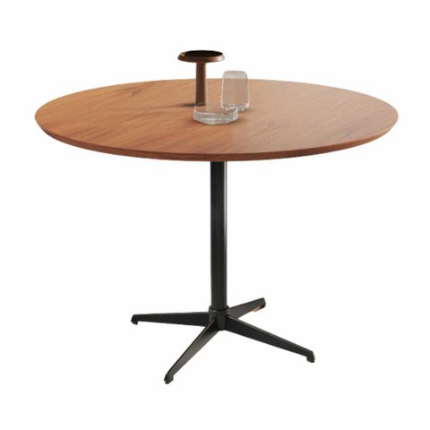 Mesa de Jantar Sofia Castanho com Pés em Metal Preto Lar Flex