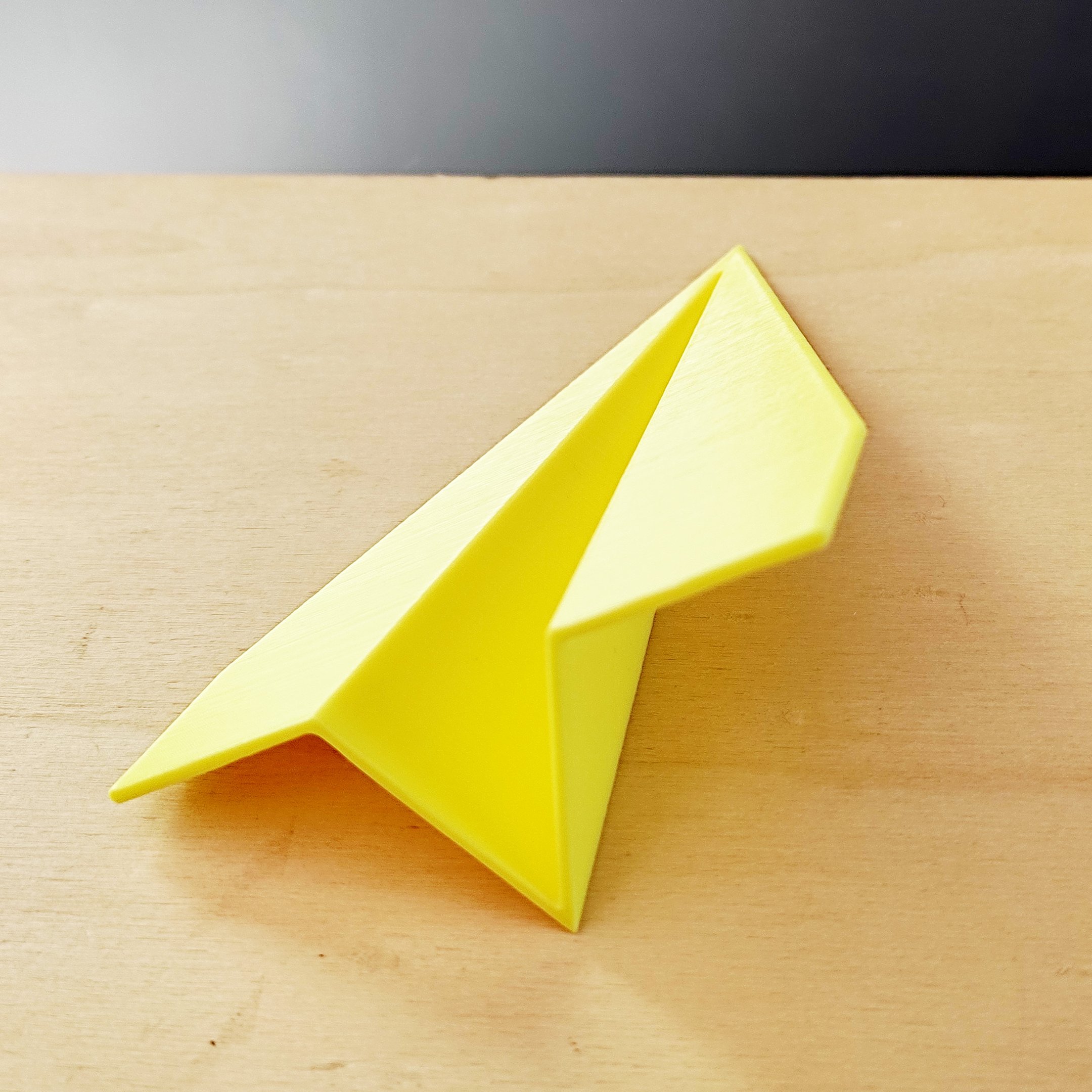Estatueta Avião Origami P - 13,5cm comp. - Toque 3D:Amarelo - 2