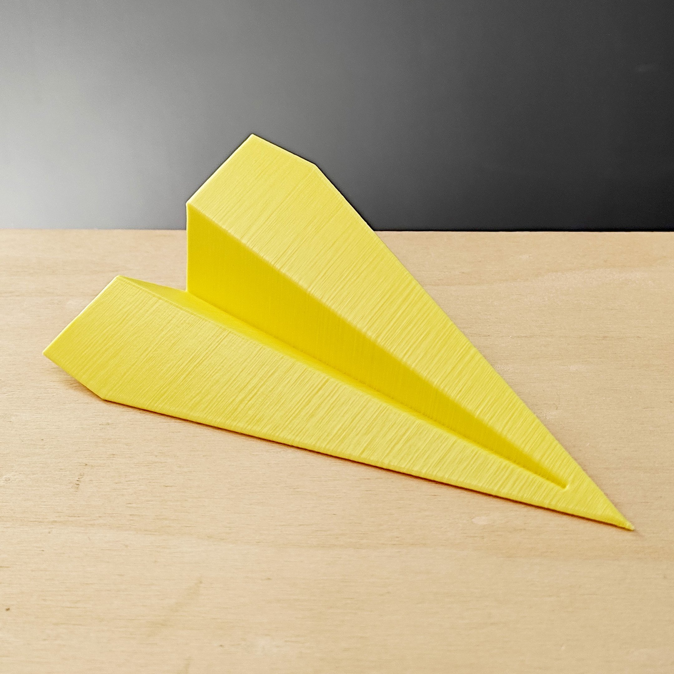 Estatueta Avião Origami P - 13,5cm comp. - Toque 3D:Amarelo