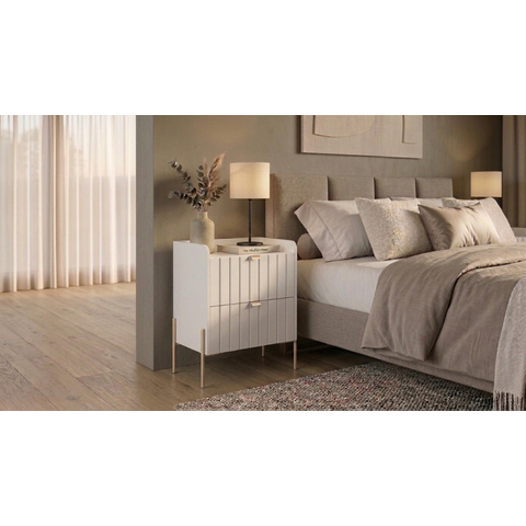 Mesa de Cabeceira Moriah 45cm Branco Luxo MDF Ripado Industrial Pés Ferro Champagne