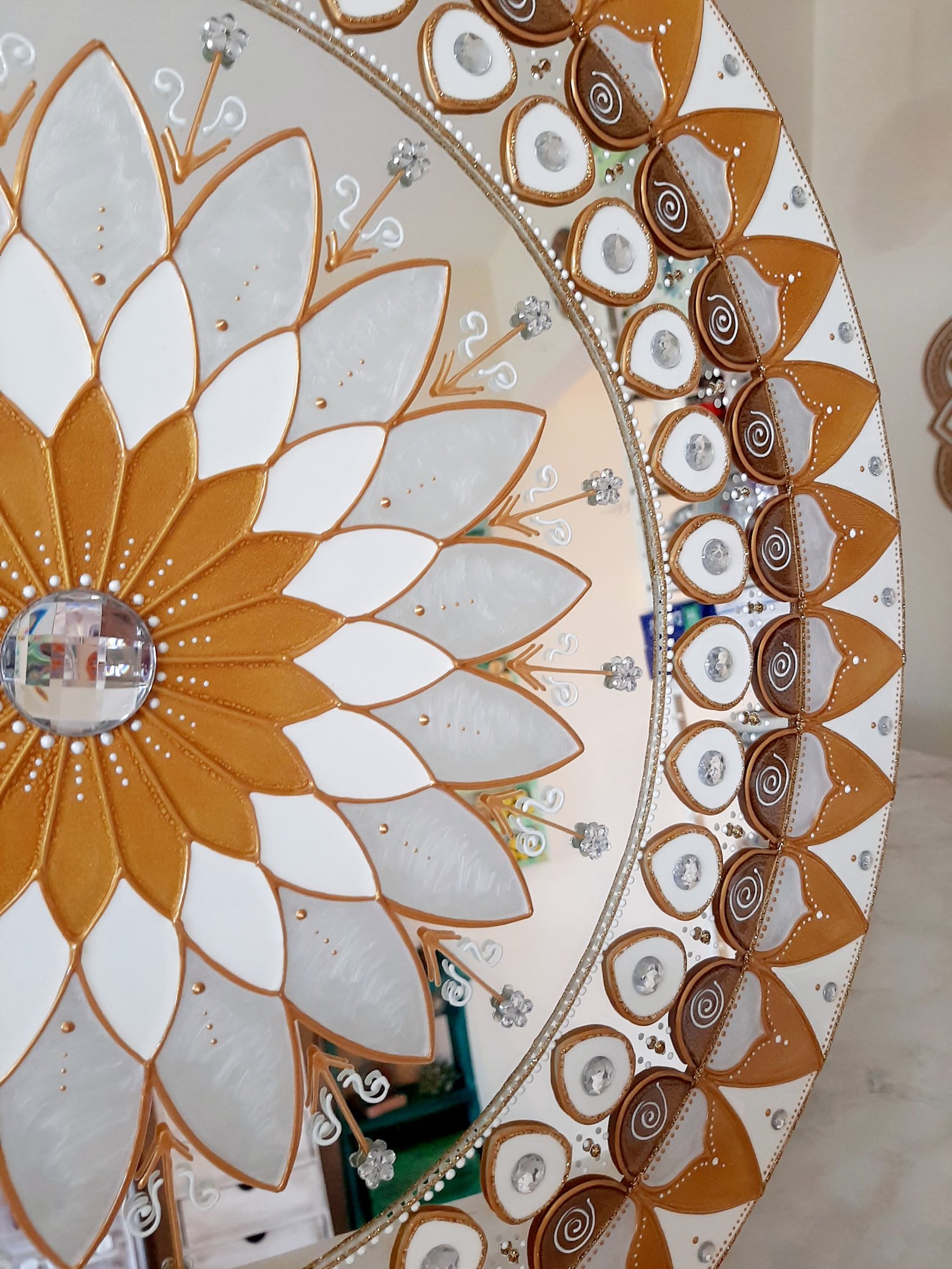 Mandala Ouro e Branco em Espelho de 50cm - 2