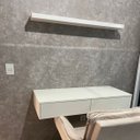 Ver imagem 5 de Papel de Parede Cimento Queimado Cinza Claro Adesivo Vinílico Efeito Industrial Concreto Rústico 2mt