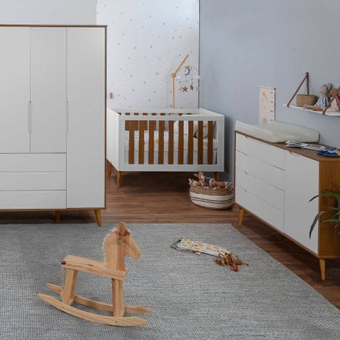 Kit Quarto Infantil com Pés Retrô Mel - Cômoda Elfe 4 Gavetas e 1 Porta + Guarda-Roupa Elfe + Berço