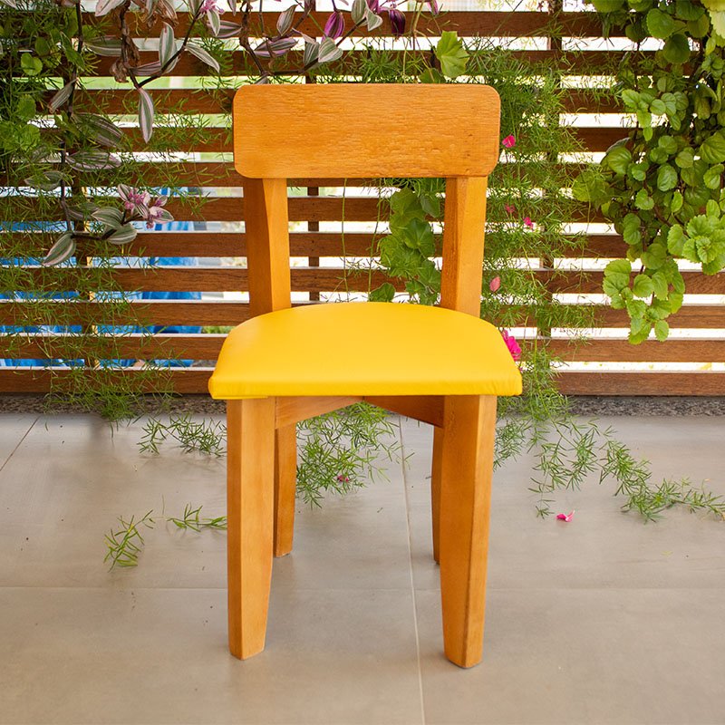 Cadeira Infantil de Madeira Maciça com Estofado Amarelo