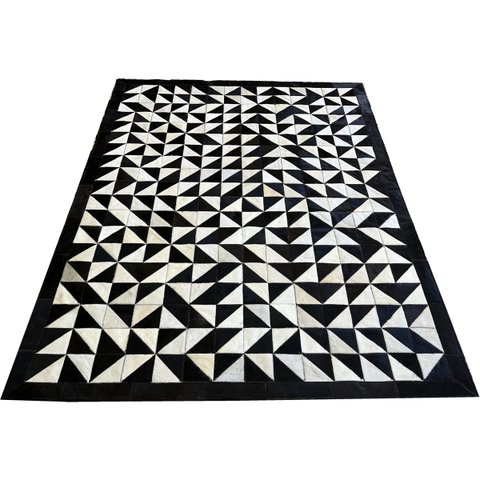 Tapete de Couro Preto Branco Triângulos 1,50x2,00 com Bordas