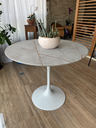 Ver imagem 2 de Mesa de Jantar Redonda Saarinen 90 cm – MDF Pietra Bronze