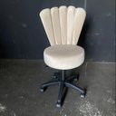 Ver imagem 2 de Cadeira Mocho Pétala Veludo Pérola - In9 Decor