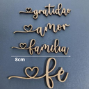 Ver imagem 1 de 15 Kits Apliques De Palavras Decorativas 8cm - Branco - Amor, Familia, Fé e Gratidão