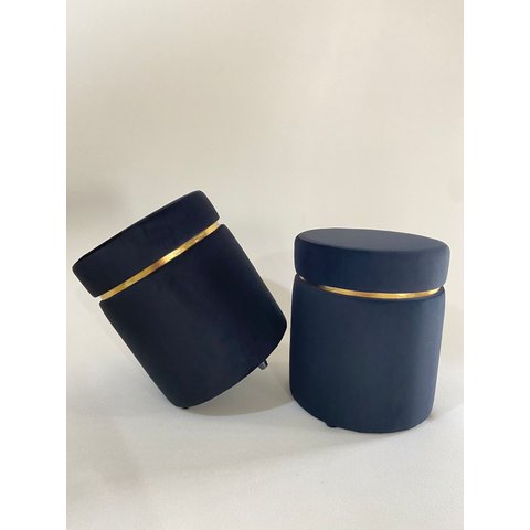 Kit 2 Puff Veludo Cinta Dourada:preto