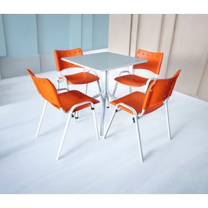 Jogo Mesa Quadrada 70x70 para Restaurante Comércio com 4 Cadeiras Iso Laranja Base Branca Ecomhome