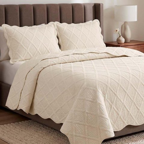 Kit Cobre Leito Colcha Ipanema Casal 3 Peças 100% Poliéster Percal 300 Fios Bege Clara Luz Decora