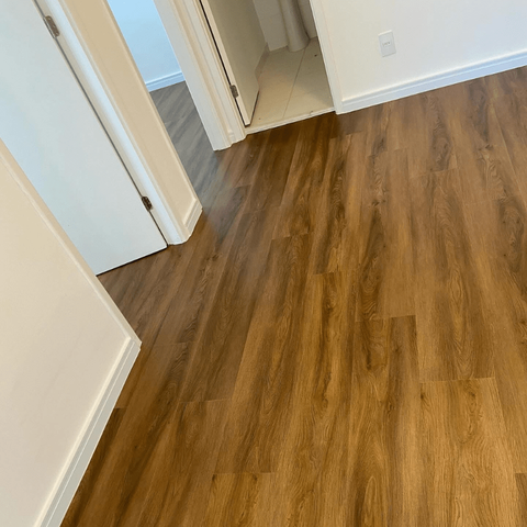 Piso Vinílico Tarkett Injoy 2mm - Lichia Cx 5,13m²