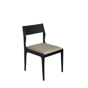 CADEIRA EM MADEIRA COM ASSENTO ESTOFADO AREIA. COR PRETA