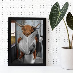 Quadro Boi no Banheiro Lendo Jornal 45x34cm:madeira Branca - 2