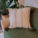 Ver imagem 4 de Almofada Artesanal Tassel Branco Verde Musgo