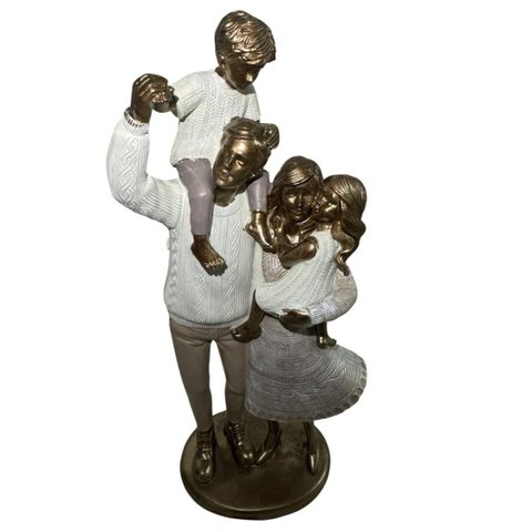 Escultura Familia Decorativa em Resina Pai Mãe Casal de Filhos