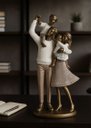 Ver imagem 3 de Escultura Familia Decorativa em Resina Pai Mãe Casal de Filhos