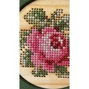 Ver imagem 4 de Quadro de Madeira Bordado em Ponto Cruz