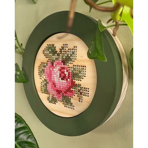 Quadro de Madeira Bordado em Ponto Cruz