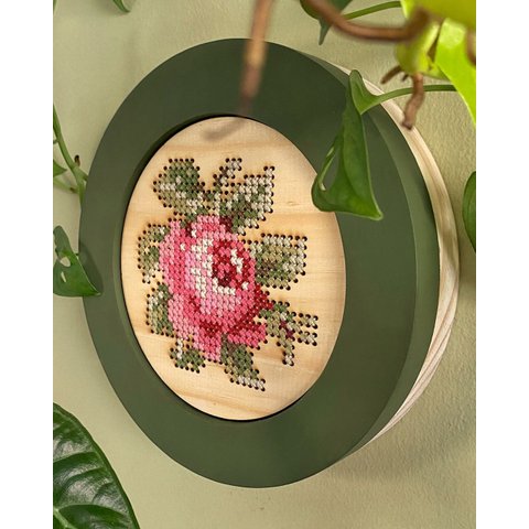 Quadro de Madeira Bordado em Ponto Cruz