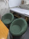 Ver imagem 4 de Poltrona Sala Decorativa Moderna Estofada para Recepção Resistente Tecido Veludo Pés de Madeira