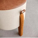 Ver imagem 2 de Conjunto 2 Puff Luma Redondo com Pés em Madeira Maciça e Assento em Couro - Bege com Marrom