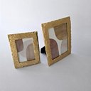 Ver mais imagens de Porta Retrato em Resina Dourada Fundo Veludo 10 X 15cm
