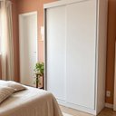 Ver imagem 1 de Guarda Roupa Solteiro 2 Portas de Correr 2 Gavetas com Cabideiros e Prateleiras 131x202x52cm