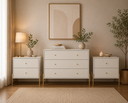 Ver imagem 1 de Conjunto 2 Mesas de Cabeceira e Cômoda 3 Gavetas Jasper - Off White Fosco c/ Dourado