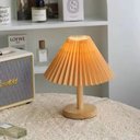 Ver imagem 1 de Abajur Nordic plissado candeeiro de mesa diy dobrável 5v usb 220v arte atmosfera quarto cabeceira lu