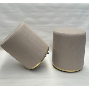 Kit 2 Puffs Linho Bege Base Fina Dourada