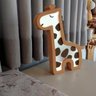 Luminária De Mesa Girafa Safari Em Led À Bateria 9volts RH BABY KIDS COMERCIO DE MOVEIS E DECORACAO - 6