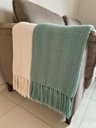 Ver imagem 6 de Kit 2 Manta para Sofá e Peseira de Cama Pistache e Cru Detalhe em Quadriculado 1,20x1.80m