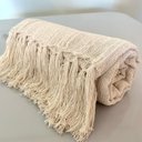 Ver imagem 5 de Kit 2 Manta para Sofá e Peseira de Cama Pistache e Cru Detalhe em Quadriculado 1,20x1.80m