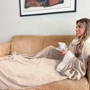 Ver imagem 3 de Cobertor com Manga Sherpa Bege Quentinho Casa Dona