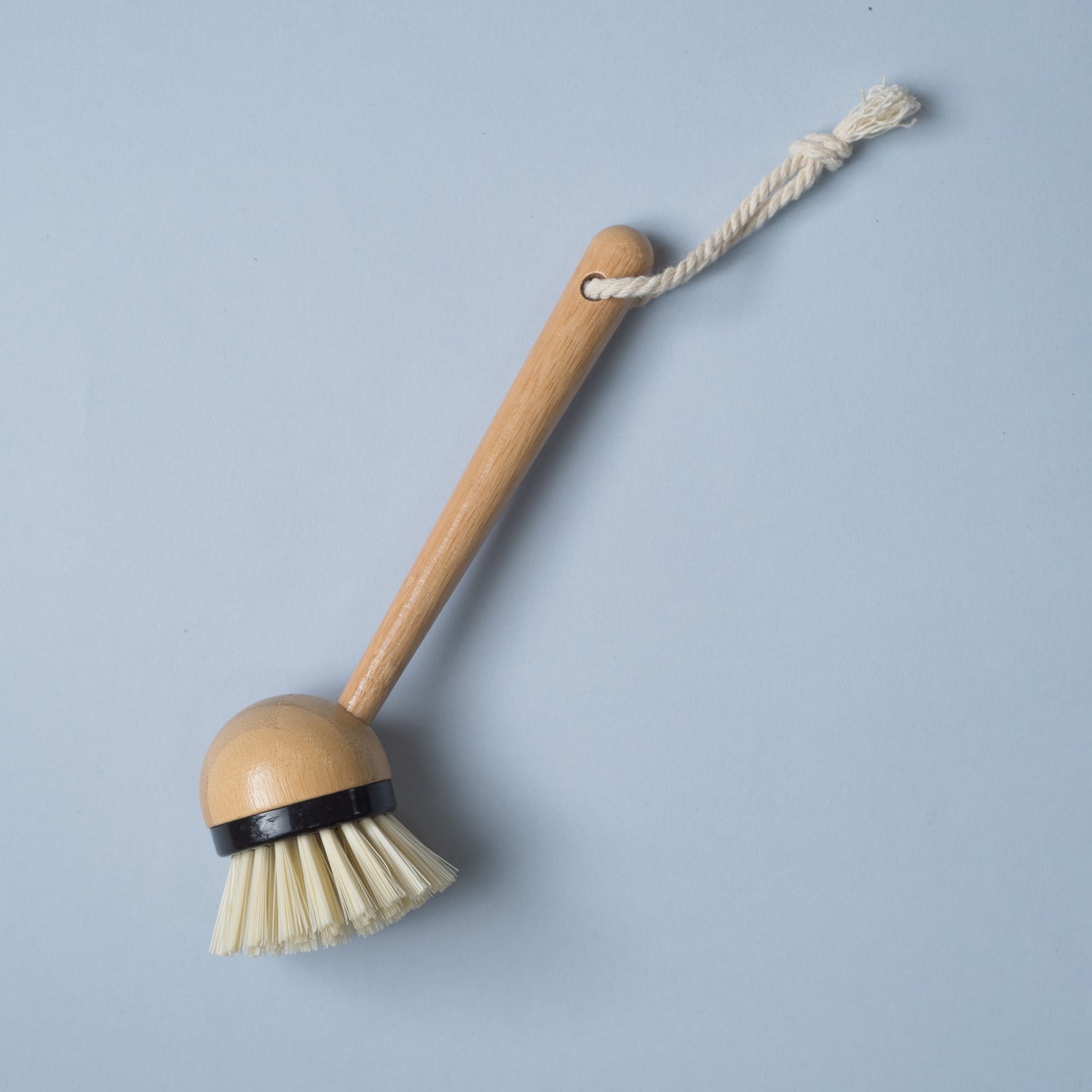 Escova de limpeza redonda com cabo longo de bambu - Oikos - 8