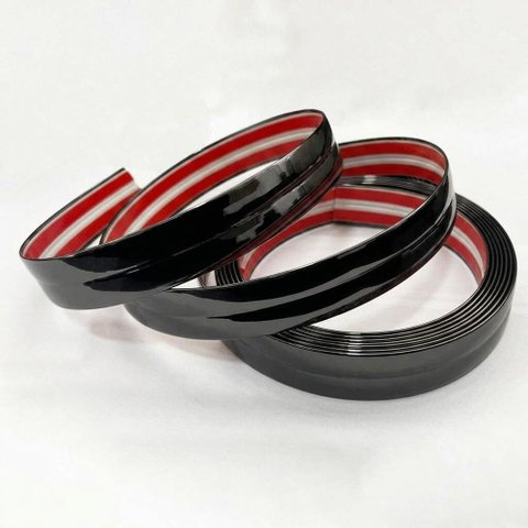 Cantoneira Metalizada Auto Colante PVC 15mm P Decoracao de Moveis e Paredes Preto 5m