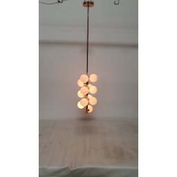 PENDENTE VERTICAL COM BOLAS BRANCAS DE VIDRO BRANCO  ESTRUTURA ROSÉ 12 LÂMPADAS JABUTICABA - 2