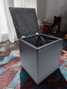 Ver imagem 2 de Puff Baú Banqueta Quadrado Cubo Decorativo Courino e Suede Cinza Escuro Traçado Courino