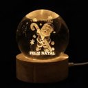 Ver imagem 6 de Enfeite Luminoso de Natal: Esfera de Vidro LED USB com Base de Madeira - Decoração Elegante de Mesa: