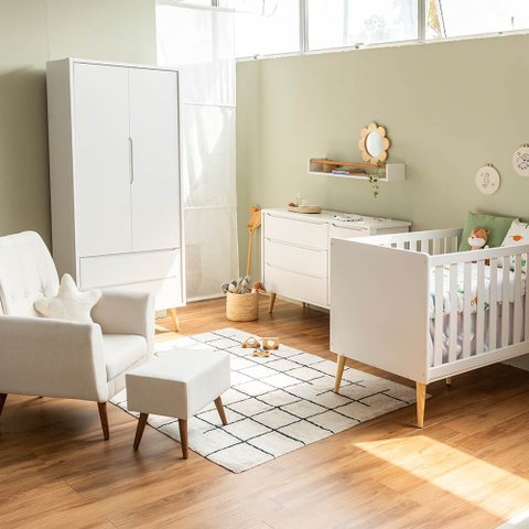 Kit Quarto Theo com Pés Retrô Natural - Berço + Cômoda 3 Gavetas e 1 Porta + Guarda-roupa 2 Portas +