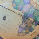 Ver imagem 4 de Globo Terrestre Retrô Bege Base de Madeira 30cm Vintage
