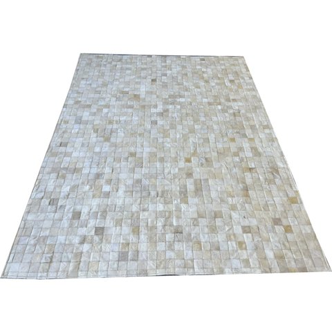 Tapete de couro bege claro 1,70x2,20 sem borda peça 5x5cm
