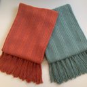 Ver imagem 1 de Kit 2 de Manta pra Sofá Xale de Franjas Luxo Pistache e Terracota 1,20 X 1,80 Tear Mineiro