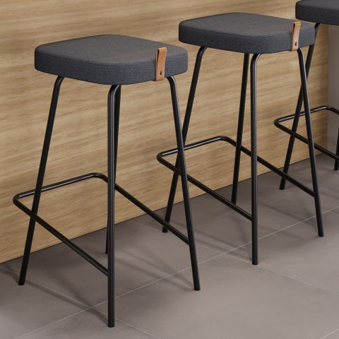 Kit 02 Banquetas Altas Cozinha e Área Gourmet Vik Estofada Linho Grafite - Abmaza